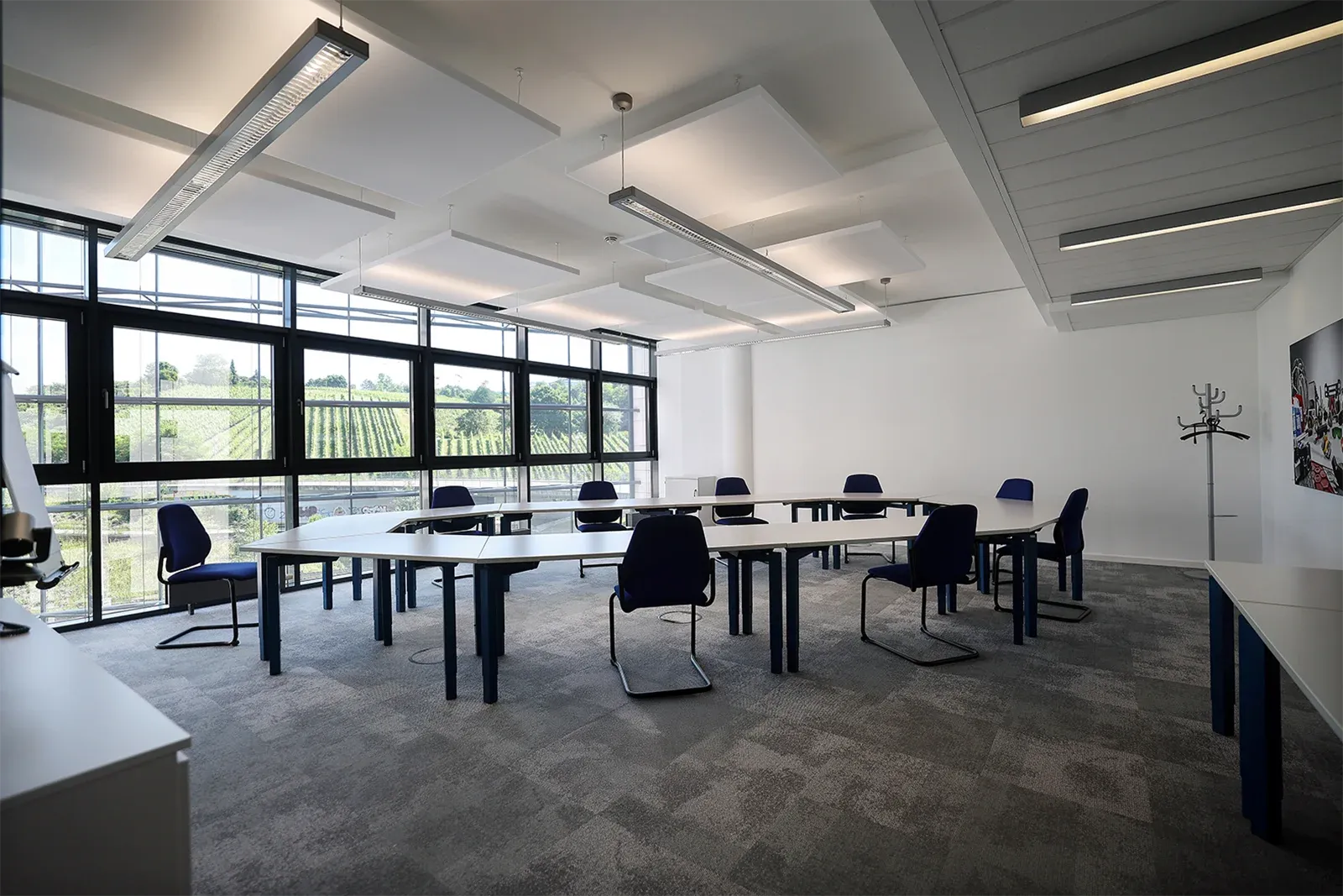 Besprechungsraum mit Blick auf die Weinberge, Oasis II, Stuttgart